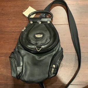 L’Artigiano smaller back pack bag